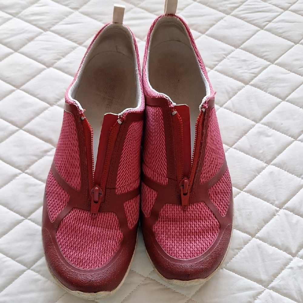 Women's Fuscia Zip-Up Shoes